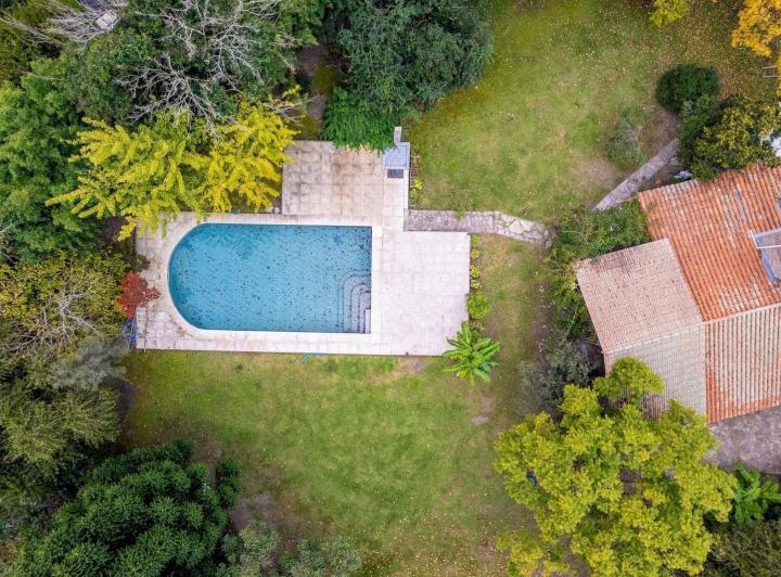 Casa · 270m² · 5 Ambientes · 4 Cocheras