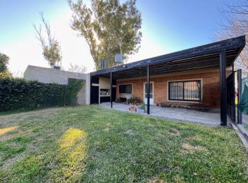 Casa · 115m² · 4 Ambientes · 2 Cocheras · Venta – Casa de 2 Dorm., Ibarlucea.
