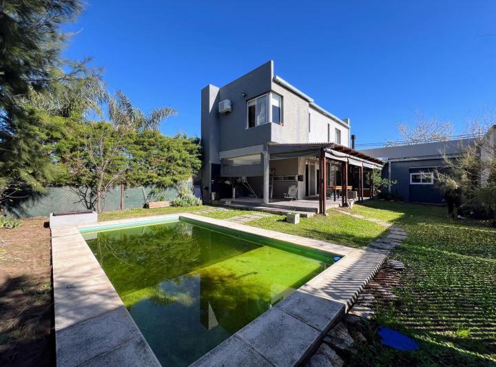 Casa · 149m² · 4 Ambientes · 2 Cocheras