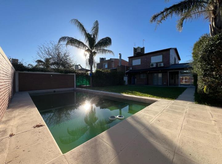 Casa · 130m² · 6 Ambientes · 2 Cocheras