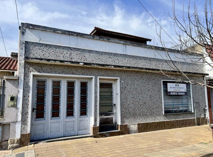 Casa · 240m² · 5 Ambientes · 1 Cochera