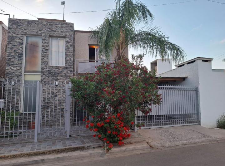 Casa · 150m² · 2 Ambientes · 2 Cocheras