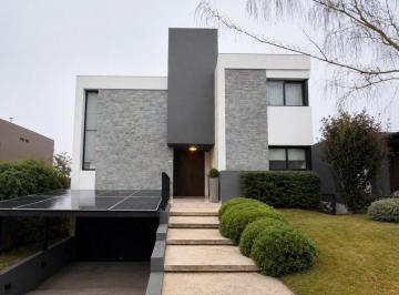Casa · 249m² · 10 Ambientes · 2 Cocheras · Casa en Venta 3 Dorm. Terrazas de La Estanzuela La Calera Cordoba Apto Credito!