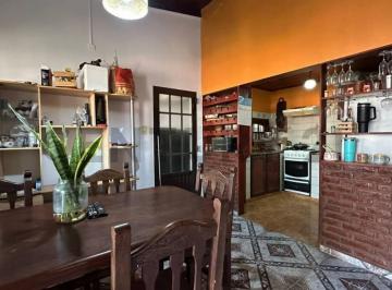 Casa · 140m² · 3 Dormitorios · Casa de 3 Dorm. con Cochera en Venta en Los Hornos