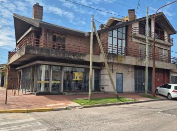 Casa · 427m² · 6 Ambientes · 2 Cocheras · Casa con Local en Quilmes Oeste