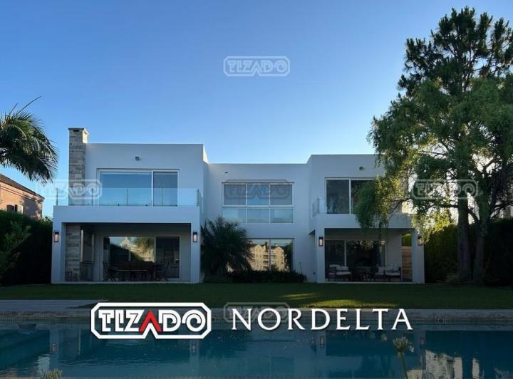 Casa · 400m² · 5 Ambientes · 2 Cocheras