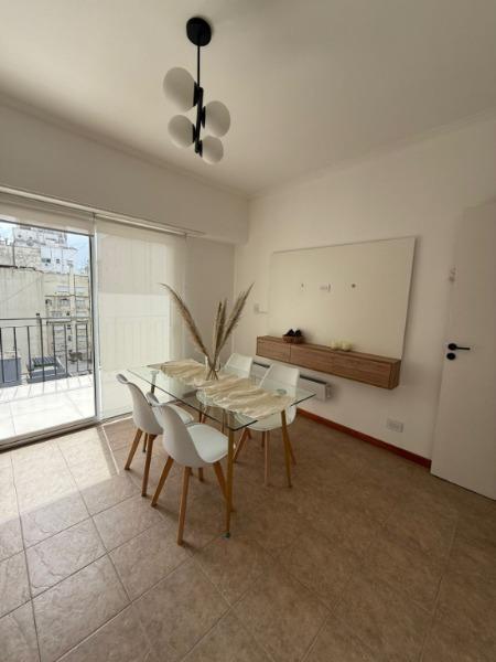 Departamento 3 ambientes A la calle con balcón y dependencia en venta