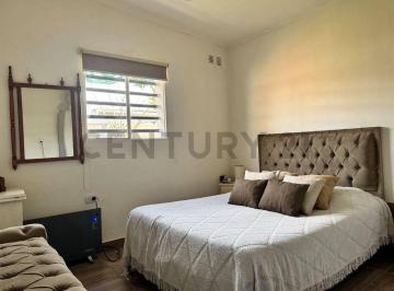 Casa · 139m² · 6 Ambientes · Dos Viviendas Mas Taller en Venta en Tolosa