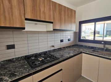 Casa · 100m² · 4 Ambientes · 2 Cocheras · Casa de Dos Dortmitorios en Venta en Docta Urbanizacion