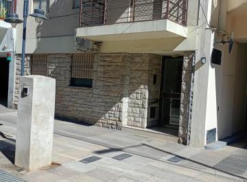 Departamento · 32m² · 2 Ambientes · 1º Piso por Escalera, Cocina Abierta, Inmejorable Ubicación!