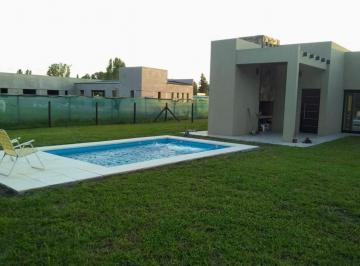 Casa · 174m² · 5 Ambientes · 2 Cocheras · Venta de Casa La Plata