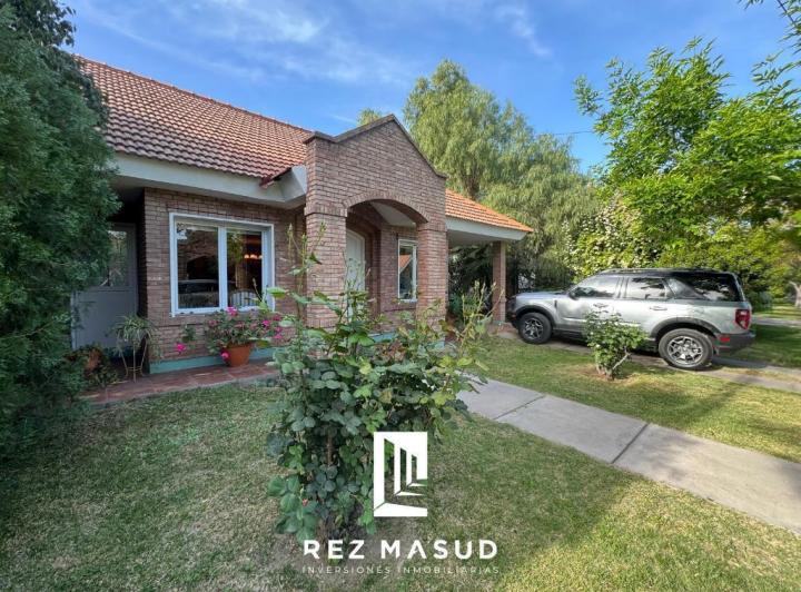 Casa · 148m² · 4 Ambientes · 2 Cocheras