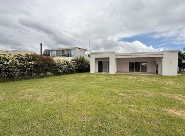 Casa · 180m² · 4 Ambientes · 1 Cochera · Casa Chalet en Venta en Pilar del Este, Pilar, G. B. a. Zona Norte