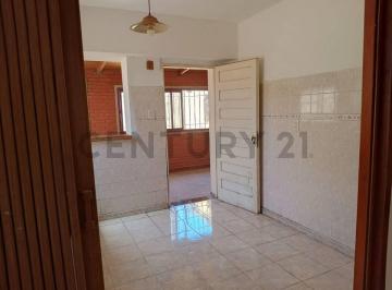 Casa · 112m² · 4 Ambientes · Casa a Refaccionar en Venta