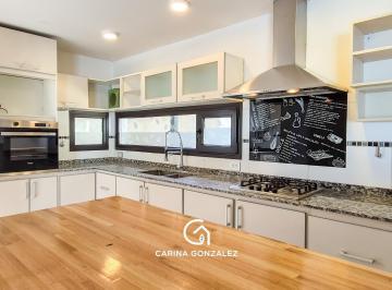 Casa · 120m² · 5 Ambientes · 3 Cocheras · Casa en Plottier