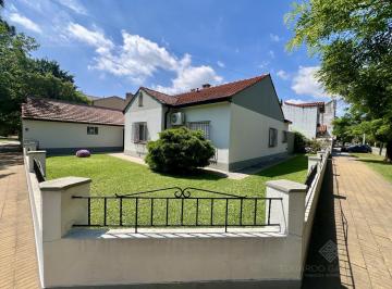 Casa · 165m² · 6 Ambientes · 1 Cochera · Impecable Chalet de 4 Dorm 2 Baños - Apto Crédito!