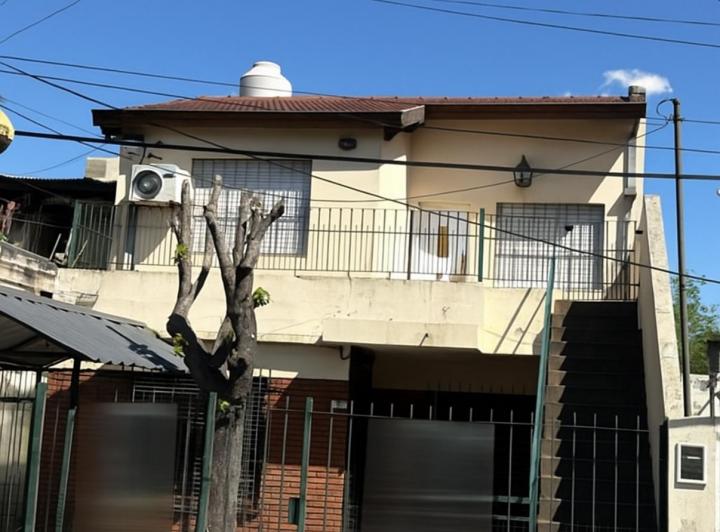 Casa · 296m² · 3 Ambientes · 2 Cocheras