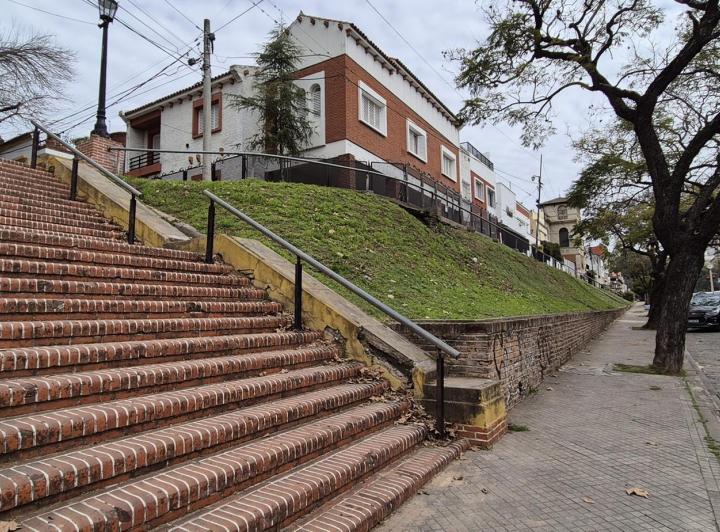 Casa · 350m² · 8 Ambientes · 2 Cocheras