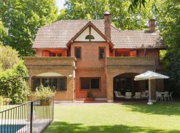 Terreno · 330m² · 7 Ambientes · 2 Cocheras · Casa Jardin y Pileta y Terreno - Lomas Schoenstatt