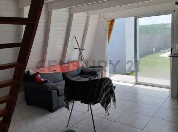 Casa · 76m² · 3 Ambientes · Casa Alpina de Tres Ambientes con Pileta