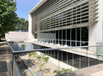 Edificio · 2200m² · 38 Cocheras · Edificio Comercial en Las Lomas - San Isidro