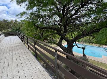 Casa · 263m² · 5 Ambientes · 3 Cocheras · Casa en Venta en Corral de Barrancas - Unquillo