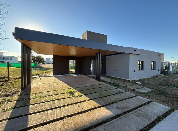 Casa · 135m² · 5 Ambientes · 2 Cocheras