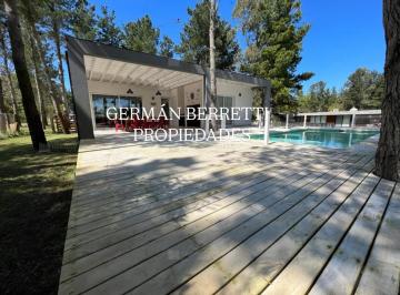 Casa · 500m² · 4 Ambientes · 2 Cocheras · Casa Chalet en Alq. Temporario Ubicado en Costa Esmeralda, Costa Atlántica, Buenos Aires