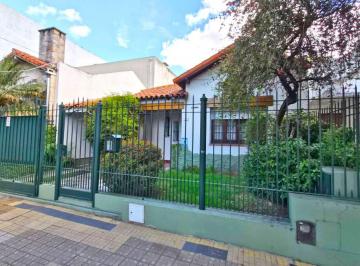 Casa de 4 ambientes, Lomas de Zamora · Hermoso Chalet