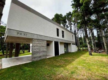 Casa · 177m² · 4 Ambientes · 1 Cochera · Casa en Venta Ubicado en Pinamar, Costa Atlántica, Buenos Aires