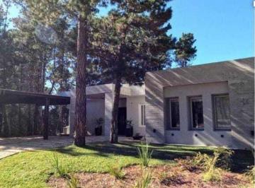 Casa · 219m² · 5 Ambientes · Casa en Venta Ubicado en Pinamar, Costa Atlántica, Buenos Aires