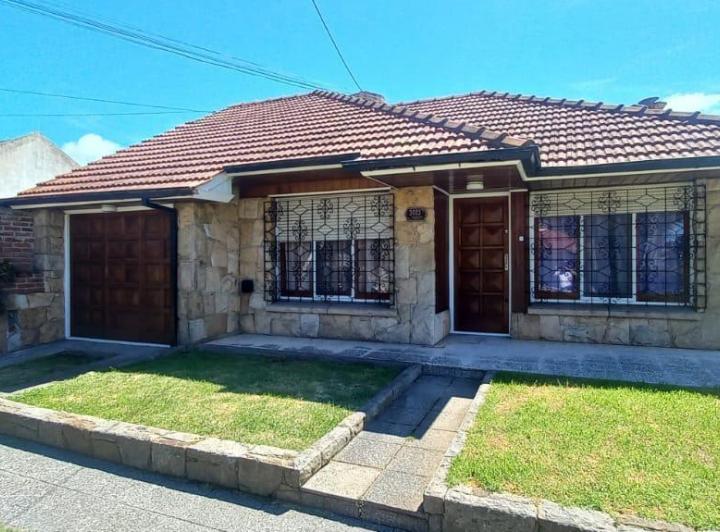 Casa · 198m² · 4 Ambientes · 1 Cochera