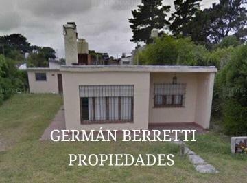 Casa · 250m² · 3 Ambientes · 3 Cocheras · Casa Chalet en Venta Ubicado en Pinamar, Costa Atlántica, Buenos Aires