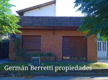 Casa · 130m² · 3 Ambientes · 1 Cochera · Casa Chalet en Venta Ubicado en Pinamar, Costa Atlántica, Buenos Aires