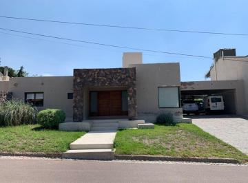 Casa de 6 ambientes, El Challao · Gran Casa B° Privado Ruca - Len - Apta Crédito Hipotecario