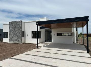 Casa de 4 ambientes, Luján · Casa en Los Juncos Venta Lujan. a Estrenar! Excelente Calidad constri¿Uctiva!