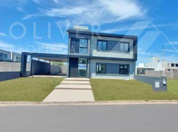 Casa · 230m² · 3 Dormitorios · Casa en Terrazas de Manantiales