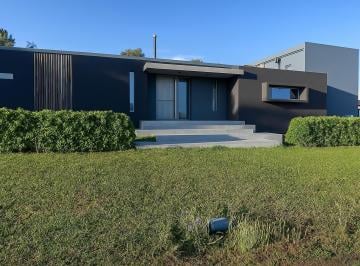 Casa · 300m² · 3 Dormitorios · 2 Cocheras · Casa en Crespo