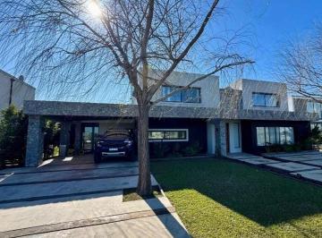 Casa · 386m² · 4 Ambientes · 2 Cocheras · Venta Casa Equipada 8 Ambientes Villanueva Tigre