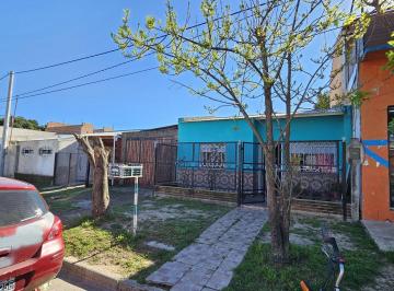 Casa · 101m² · 3 Ambientes · 1 Cochera · Casa de 2 Dorm. con Cochera y Patio con Parrillero! Constitucion 585