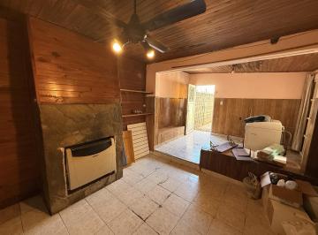 Casa · 78m² · 4 Ambientes · Casa de Pasillo en Alberdi a Reciclar