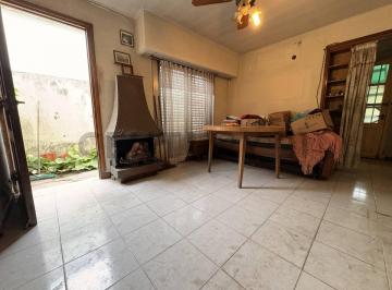 PH · 49m² · Venta PH con 250 m² Totales – a 3 Cuadras de Av San Martín - Lanus