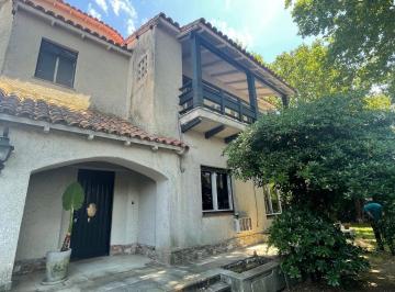 Casa · 400m² · 10 Ambientes · 5 Cocheras · Venta Chalet de Época 10 Ambientes - La Lucila