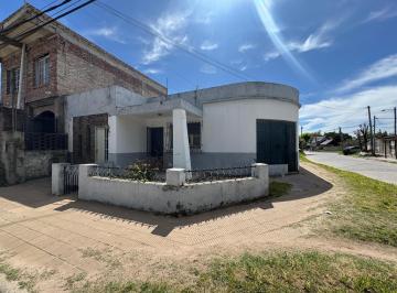 Casa · 80m² · 3 Ambientes · 1 Cochera · Casa 3 Ambientes con Cochera en Venta en Moreno