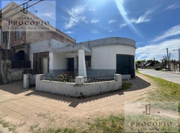 Casa · 80m² · 3 Ambientes · 1 Cochera · Casa 3 Ambientes con Cochera en Venta en Moreno