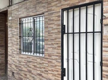 Local comercial de 2 ambientes, Pompeya · Local con Una Habitación