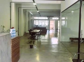 Local comercial · 337m² · Local en Liniers Sobre Av Emilio Castro