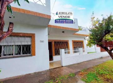 Casa · 150m² · 4 Ambientes · 2 Cocheras · Casa en Venta de 4 Ambientes en Hurlingham - Apto Crédito