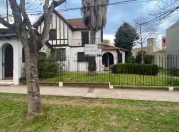 Casa · Casa de Estilo Historica en Venta en City Bell