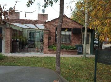 Casa · 100m² · 5 Ambientes · 1 Cochera · Venta de Casa en Lisandro Olmos Ubicacion Ideal con Salidas a Ruta 36 y Av 44